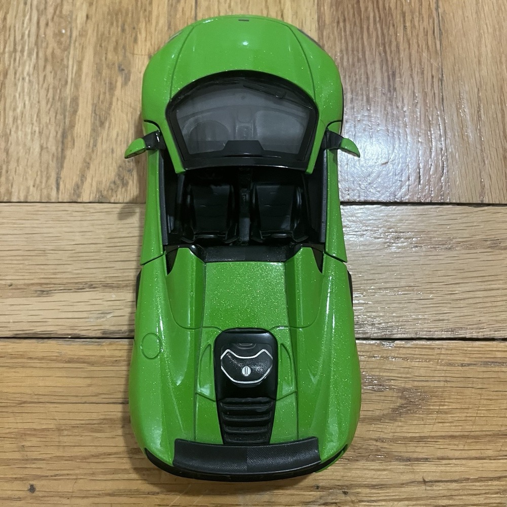 Motormax McLaren 650S Spider Diecast Car 1:24 Scale Metallic Green Opening Doors - Picture 8 of 13